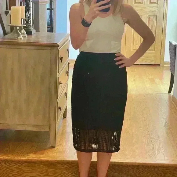 CLASSIQUES ENTIER Black Crochet Lace Overlay Pencil Midi Skirt Size 4P. - Picture 12 of 12